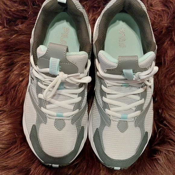 Women's 8.5 gray, white and mint Fila sneaker - Picture 5 of 6